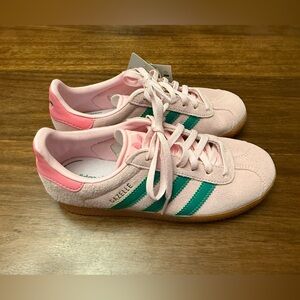 NEW Adidas Gazelle Pink Suede Sneakers with Green Stripes Kid Size 2